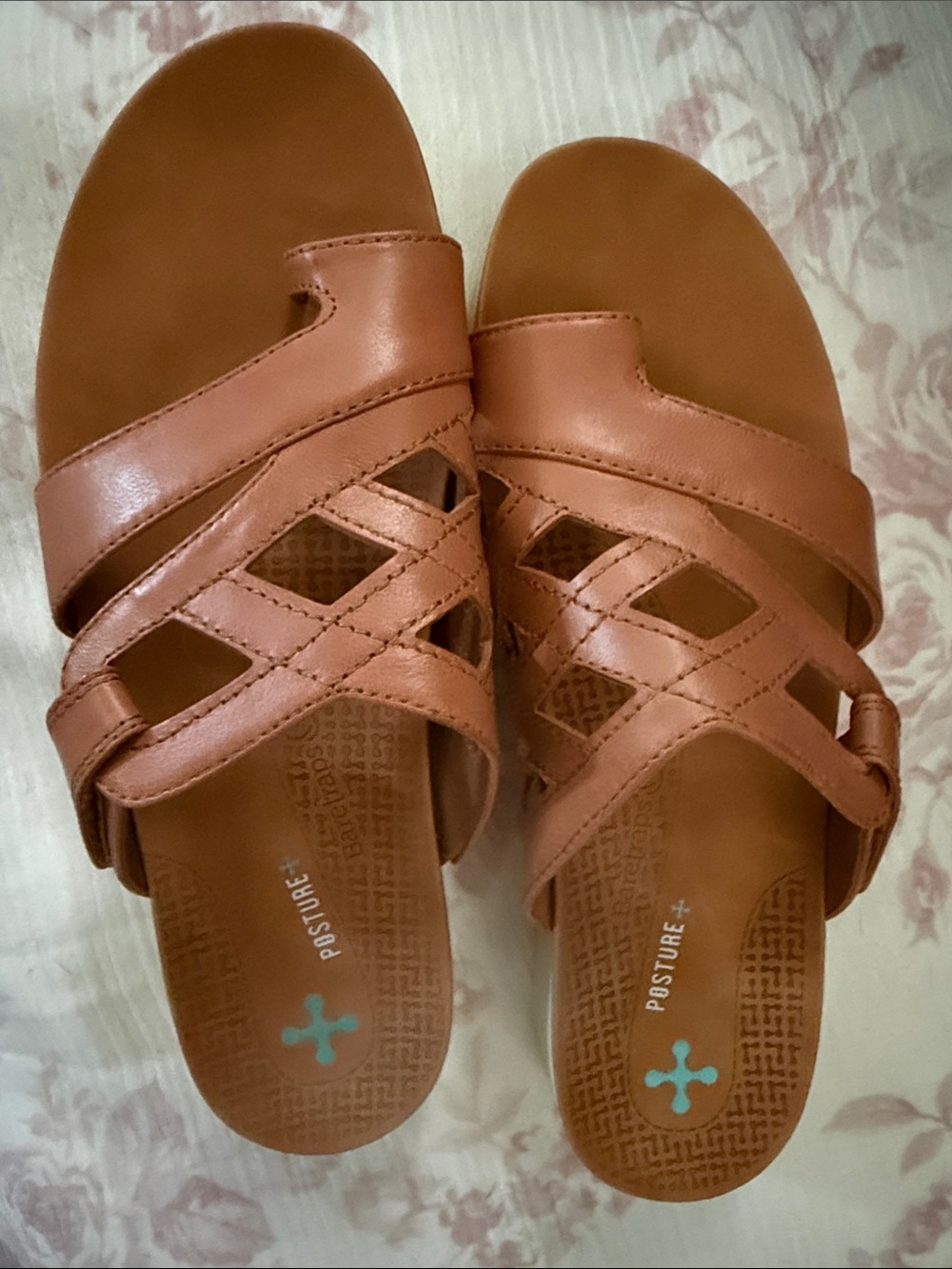 BareTraps Women’s Tan Crisscross Slide Sandals